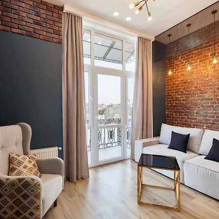 Leogrand Apartments On Khmelnytskoho 11 Lviv Extérieur photo