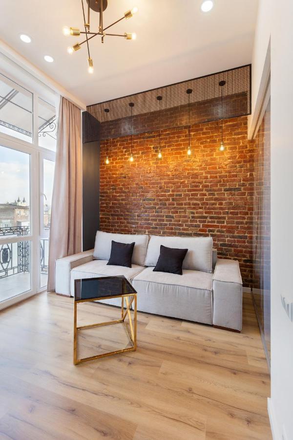 Leogrand Apartments On Khmelnytskoho 11 Lviv Extérieur photo