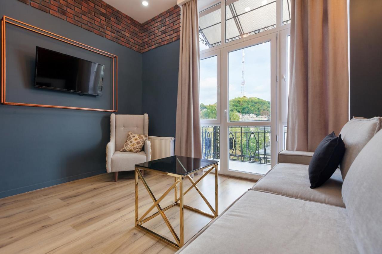 Leogrand Apartments On Khmelnytskoho 11 Lviv Extérieur photo